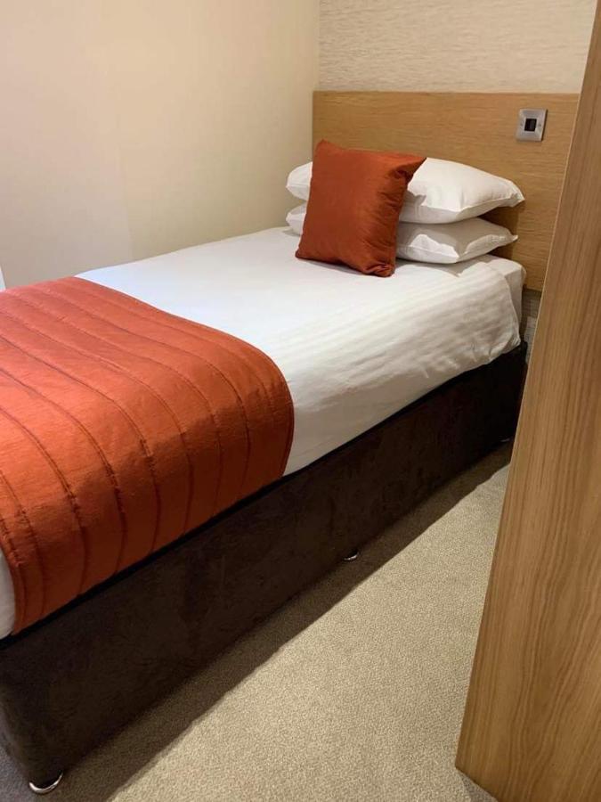 Victoria Hotel Kirkcaldy Eksteriør billede