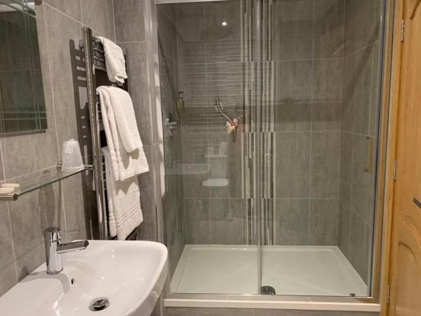 Victoria Hotel Kirkcaldy Eksteriør billede