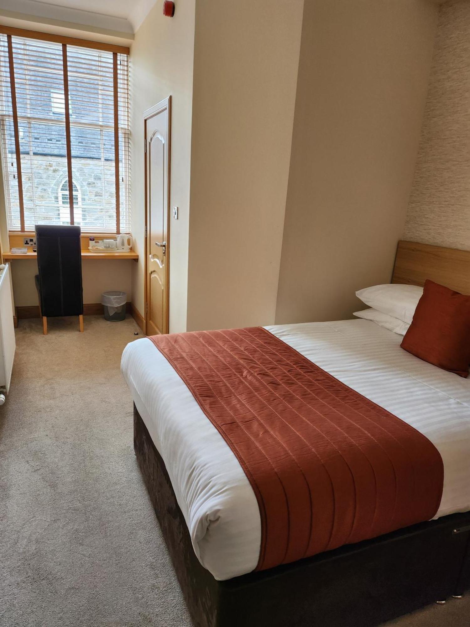 Victoria Hotel Kirkcaldy Eksteriør billede