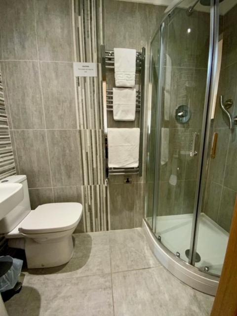 Victoria Hotel Kirkcaldy Eksteriør billede