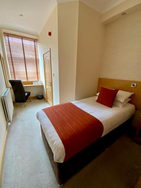Victoria Hotel Kirkcaldy Eksteriør billede