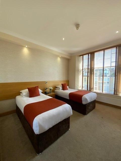 Victoria Hotel Kirkcaldy Eksteriør billede