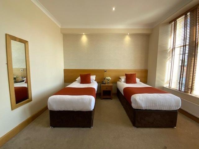 Victoria Hotel Kirkcaldy Eksteriør billede